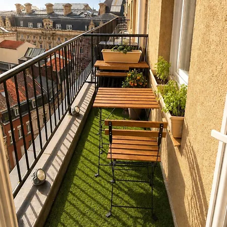 Downtown Terrace With Panoramic View 아파트 *